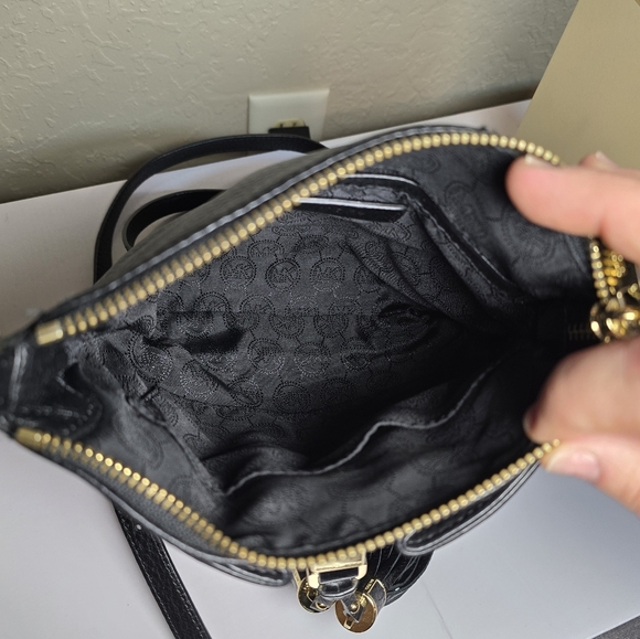⭐️Michael Kors Black Leather Tassle Crossbody with Dust Bag - Picture 13 of 16